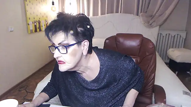 دردشة MasterLeila الجنسية المباشرة