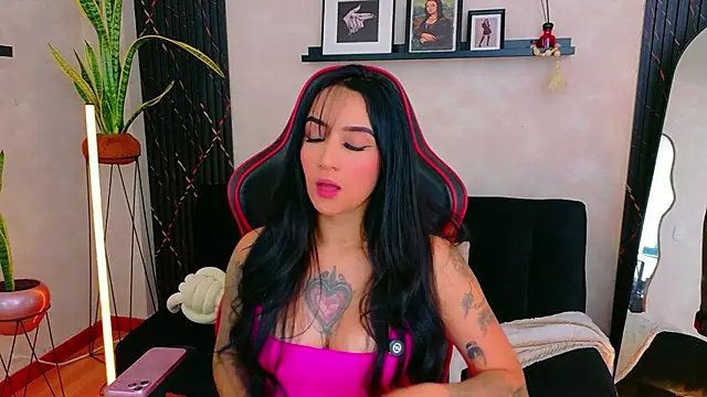 EmmyEvans1's Live XXX Chat