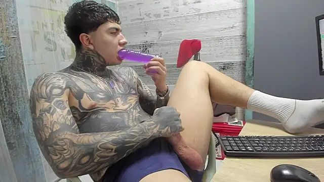 Czat XXX na żywo – Gury_tattoo