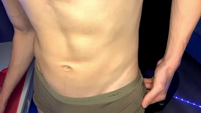 yyyyesssbb Show in webcam