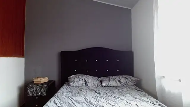 Emilia_1995 – Naživo XXX chat
