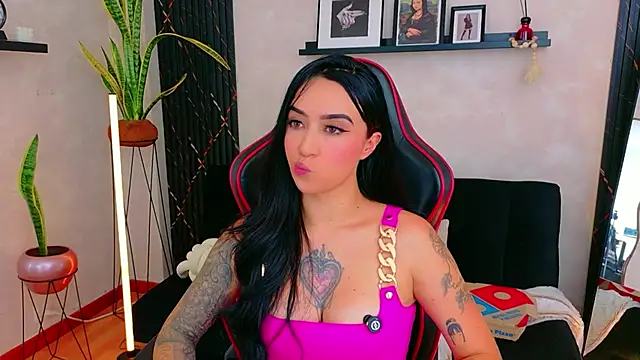 دردشة EmmyEvans1 الجنسية المباشرة