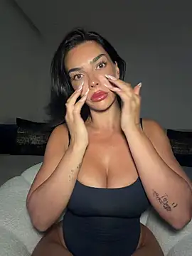 krissiswrld- Adlı Modelin Canlı XXX Sohbeti