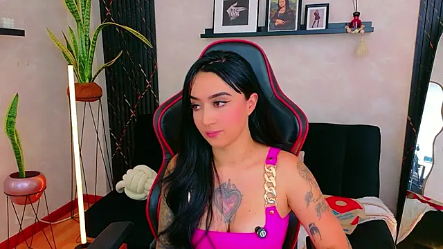 EmmyEvans1 Adlı Modelin Canlı XXX Sohbeti