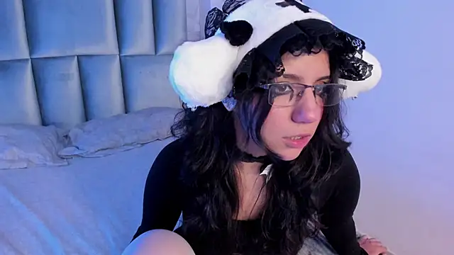 HollyPeach's Live XXX Chat