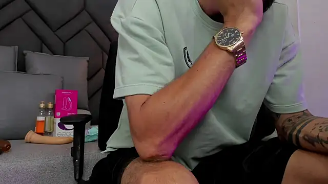 Hisoka_011 webkamerás műsora