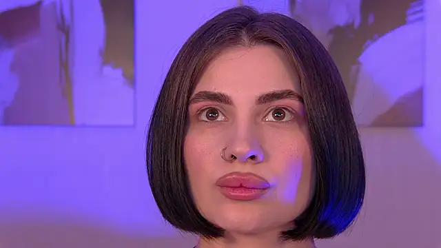 AdrianaToress Chat XXX in diretta