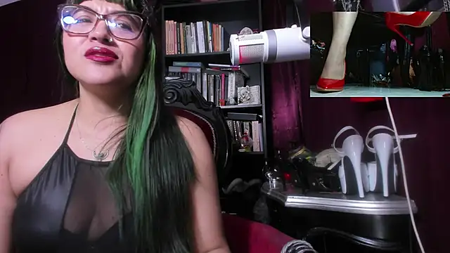 MeGoddesSara's Live XXX Chat