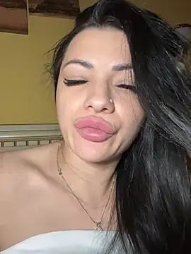 Chatroom XXX en direct de Layana_Ro