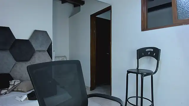 MikaelaStone Adlı Modelin Canlı XXX Sohbeti