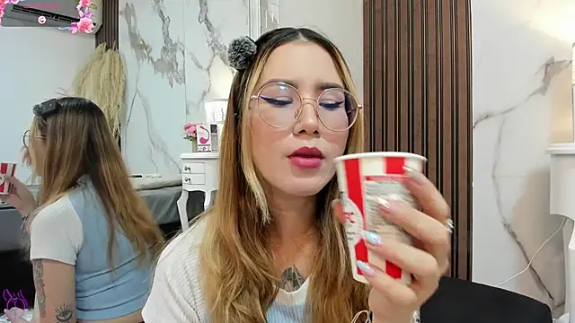 Annyhathatway Live XXX Chat