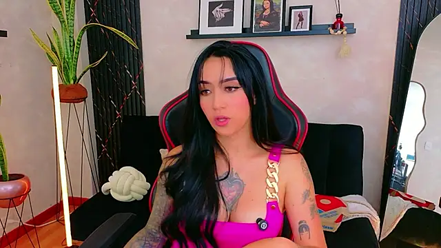 EmmyEvans1's Live XXX Chat