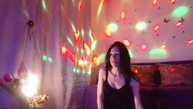 ElysaSun Adlı Modelin Canlı XXX Sohbeti
