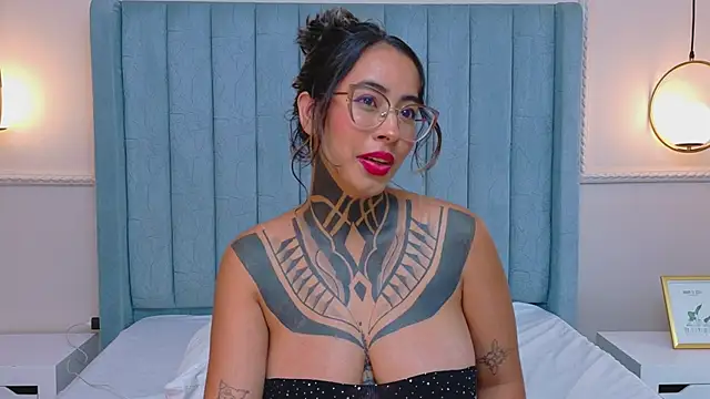 NicoleBlum Adlı Modelin Canlı XXX Sohbeti