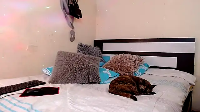 chika_hellar élő XXX-chatje