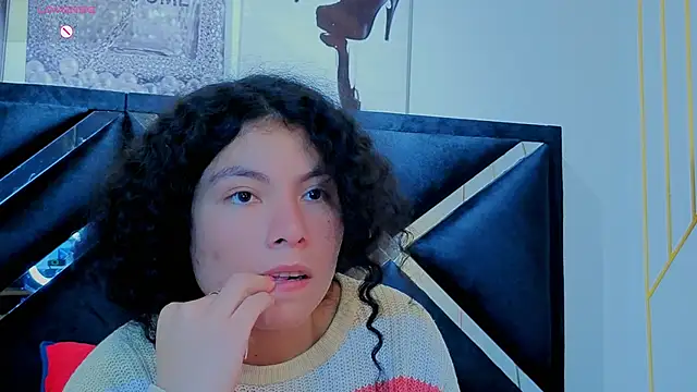Chat XXX ao vivo de Zoe-yanin