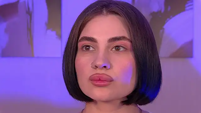 Chat +18 de AdrianaToress ao vivo