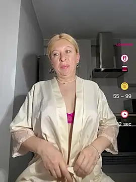 Kittie_Valentine Adlı Modelin Canlı XXX Sohbeti