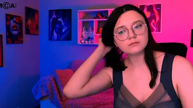 nymira Chat XXX live