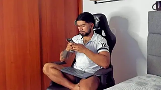 ethaanjones' Webcam Show