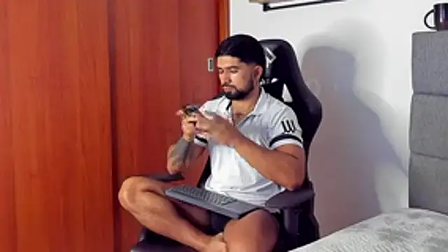 ethaanjones webkamerás műsora
