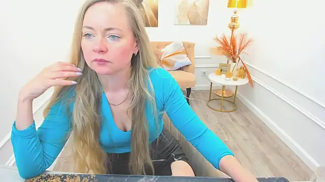 CharlotteKerti Chat XXX in diretta