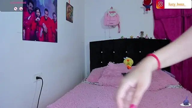 Chat +18 de Lucyy-hess ao vivo
