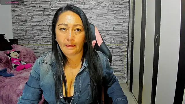 Milf_Julianna Obrolan Langsung XXX
