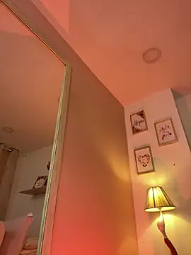 LauraRaider Show in webcam