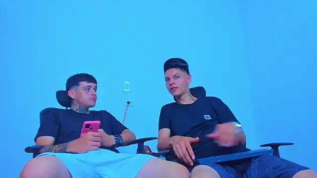 Thomas-Wil live XXX chat