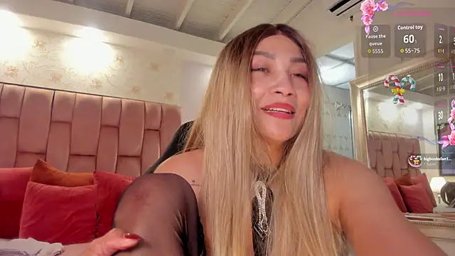 aishathornee Adlı Modelin Canlı XXX Sohbeti