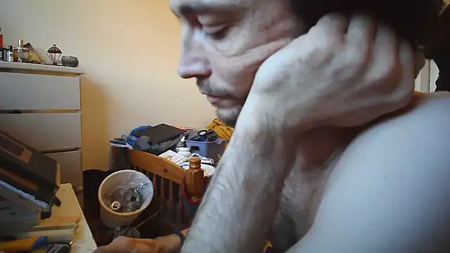 JohnnyMoves' Live XXX Chat