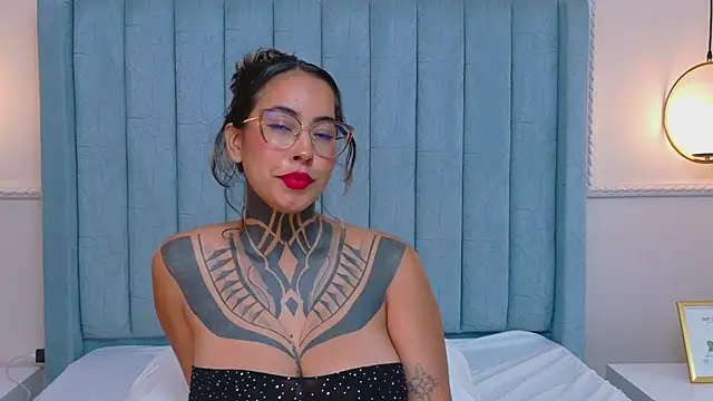 XXX chat uživo modela NicoleBlum