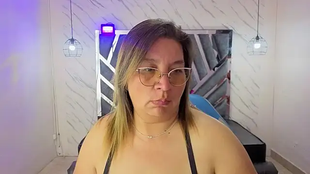 MaylinRosse_ Adlı Modelin Canlı XXX Sohbeti