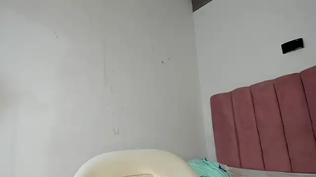 Chat +18 de Tahira_21_ ao vivo