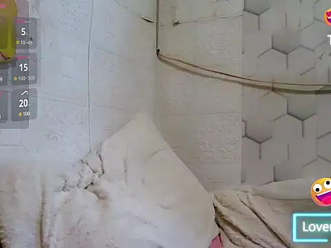 HugeAgatha Show in webcam