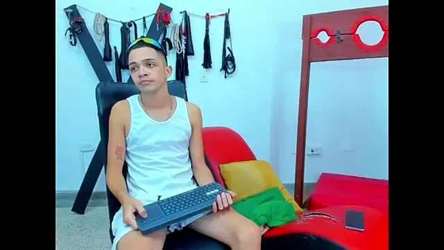 Show modela friends_lust_latin na web-kameri
