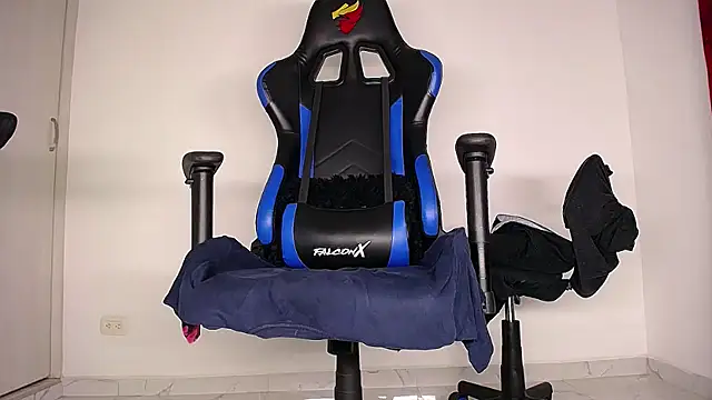 MAXJONES_2's Webcam Show