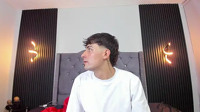 Chat +18 de Kenji_n_Rousse ao vivo
