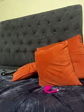 sexy_boobs97 Adlı Modelin Canlı XXX Sohbeti