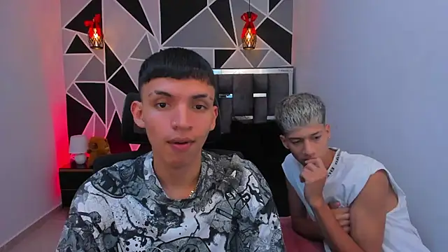 Chat +18 de Juan_Nd_Steven ao vivo