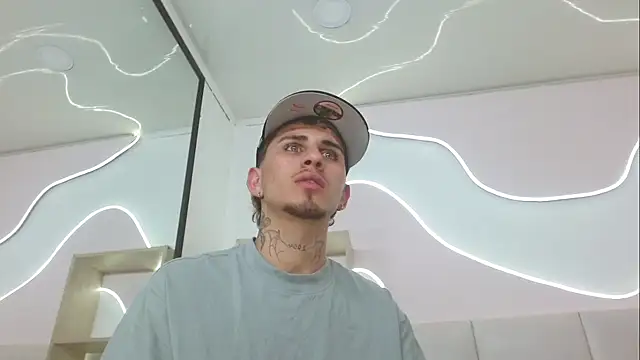 DanntheStiff élő XXX-chatje