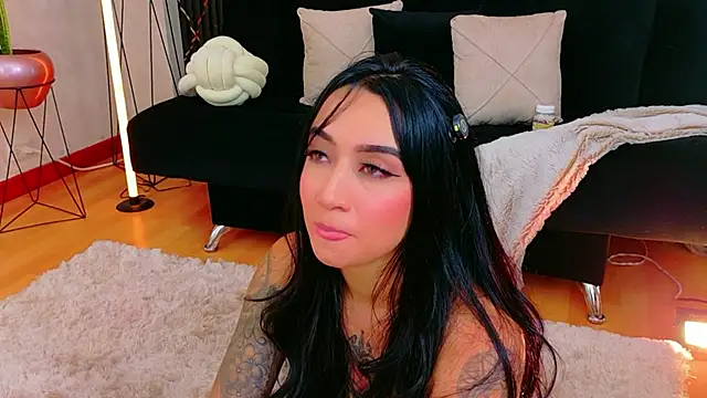EmmyEvans1 Adlı Modelin Canlı XXX Sohbeti