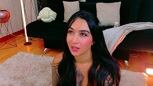 EmmyEvans1's Live XXX Chat