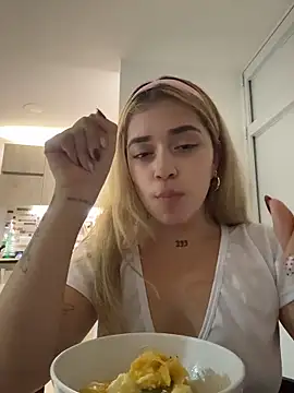 JoselinFlower_ Adlı Modelin Canlı XXX Sohbeti