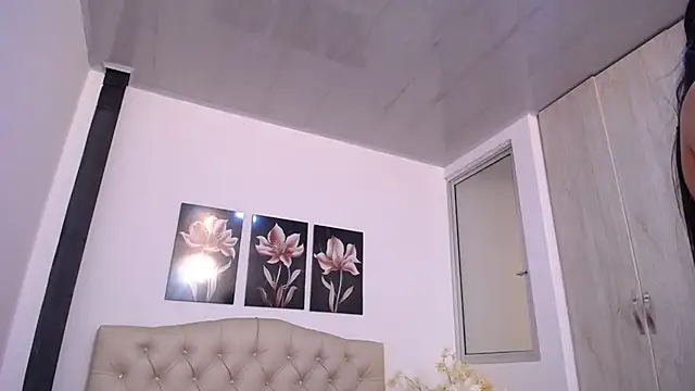 pinky_f00x Chat XXX in diretta