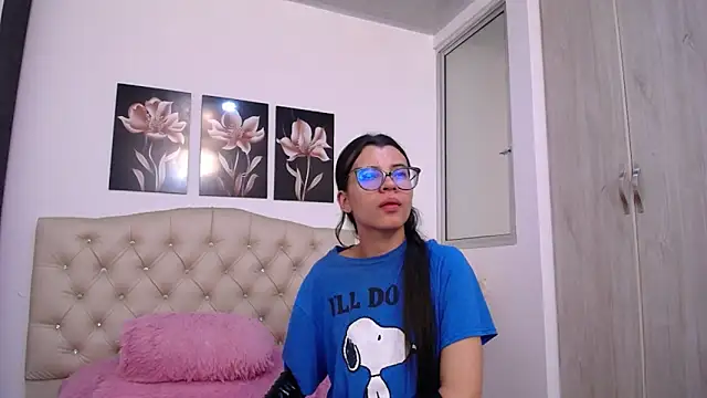 pinky_f00x Live XXX Chat