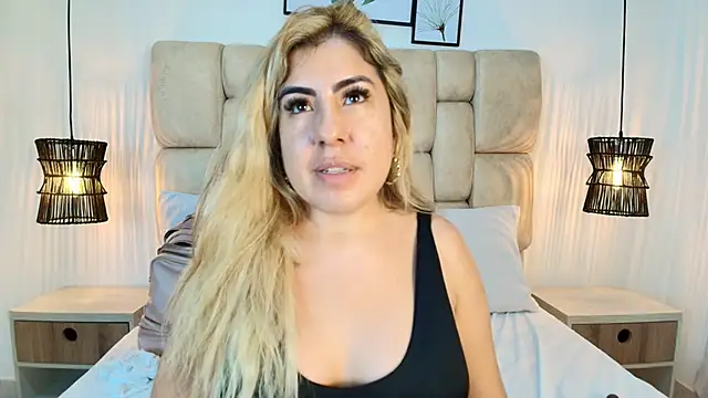Chat XXX en directo de AdharaSmithh