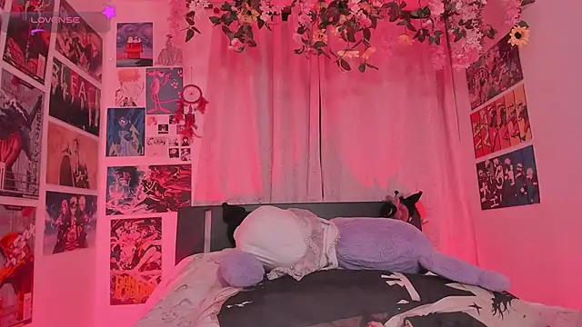 XXX chat uživo modela MissCurvyTop