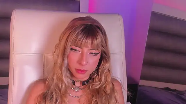XXX chat uživo modela adhalee_js